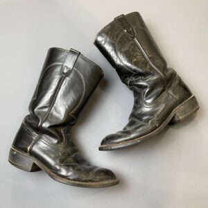 Photo detail:GORGEOUS! PERFECTLY WELL WORN & DISTRESSED SHINY LEATHER RANCHER BOOTS