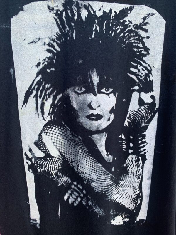 SIOUXSIE AND THE BANSHEES OVER Y2K SMOKING SKULL GRAPHIC T-SHIRT