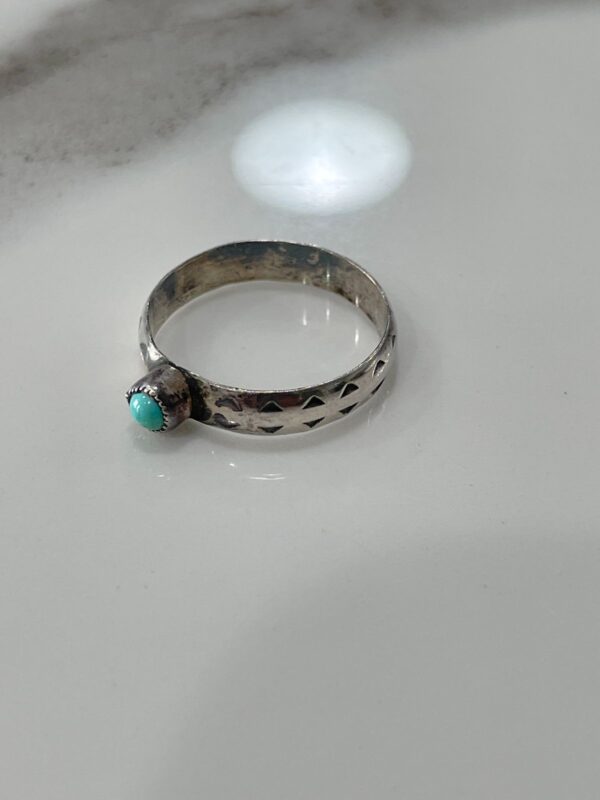 SO CUTE! TURQUOISE & 925 STERLING SILVER SINGLE STONE BAND RING STAMPED TRIANGLE DESIGN