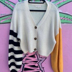 Photo detail:SO CUTE! CROPPED COLOR BLOCK KNIT CARDIGAN SWEATER