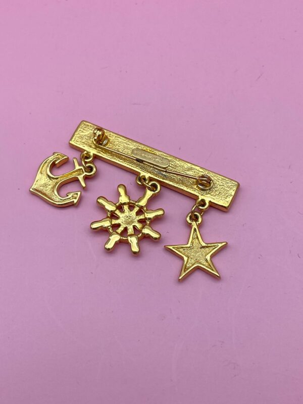 1980S ENAMELED NAUTICAL TIE BAR BROOCH PIN, HANGING CHARMS *SIGNED