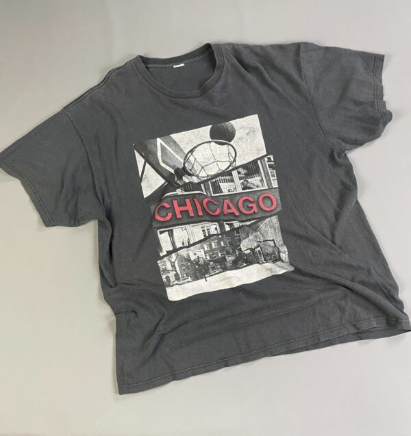 1990S FADED CHICAGO BLACK & WHITE PHOTOGRAPH GRAPHIC T SHIRT OVERSIZED BOXY FIT