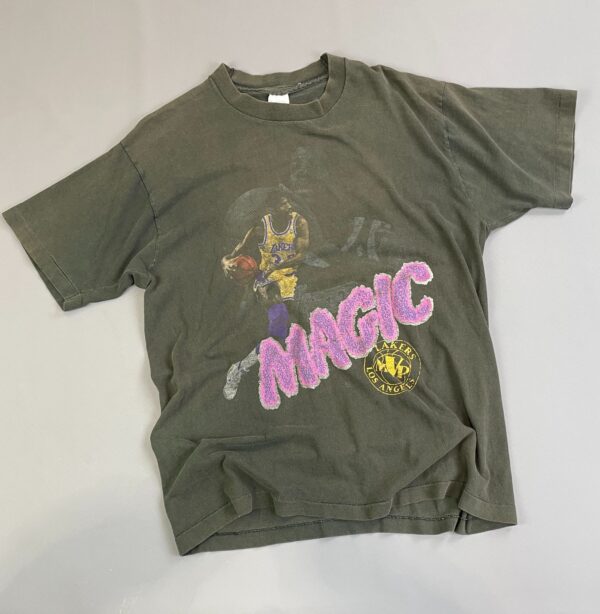 PERFECTLY FADED MAGIC JOHNSON LAKERS GRAPHIC T-SHIRT