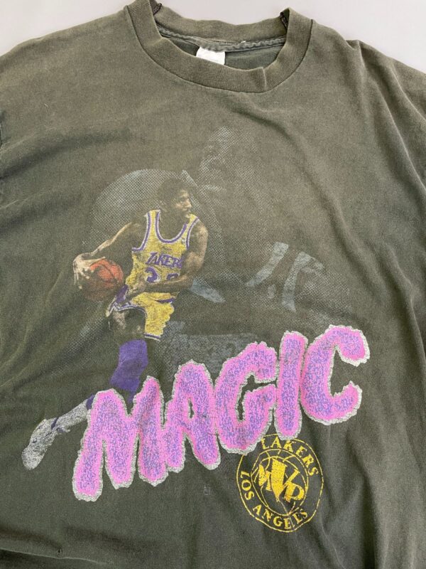 PERFECTLY FADED MAGIC JOHNSON LAKERS GRAPHIC T-SHIRT