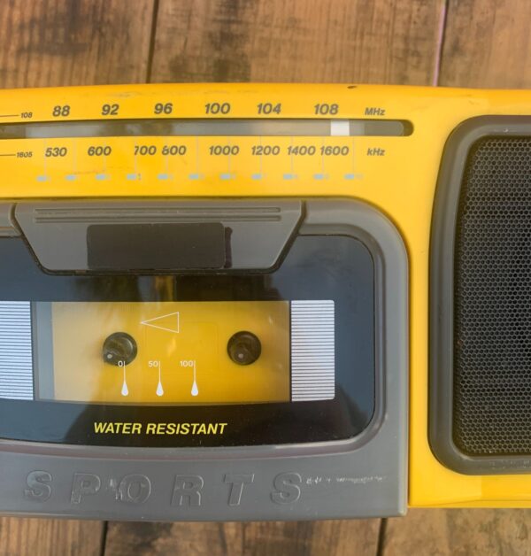 AS-IS SONY SPORTS CASSETTE PLAYER AND AM / FM RADIO WALKMAN BOOMBOX