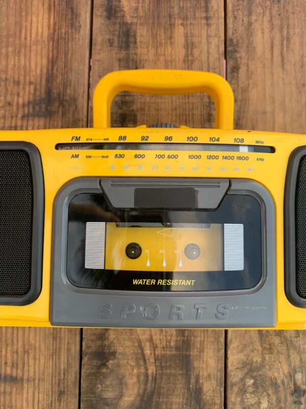 AS-IS SONY SPORTS CASSETTE PLAYER AND AM / FM RADIO WALKMAN BOOMBOX