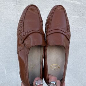 Photo detail:PINCH STITCH CROSSHATCH CORNER LEATHER STRAP LOAFERS