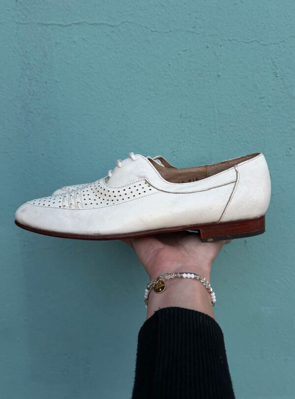 POINTED TOE PERFORATED LEATHER WEAVE LACE UP OXFORD SHOES WHITE LACES