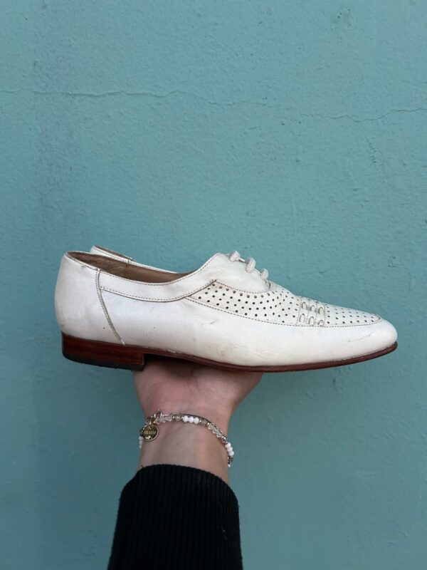 POINTED TOE PERFORATED LEATHER WEAVE LACE UP OXFORD SHOES WHITE LACES