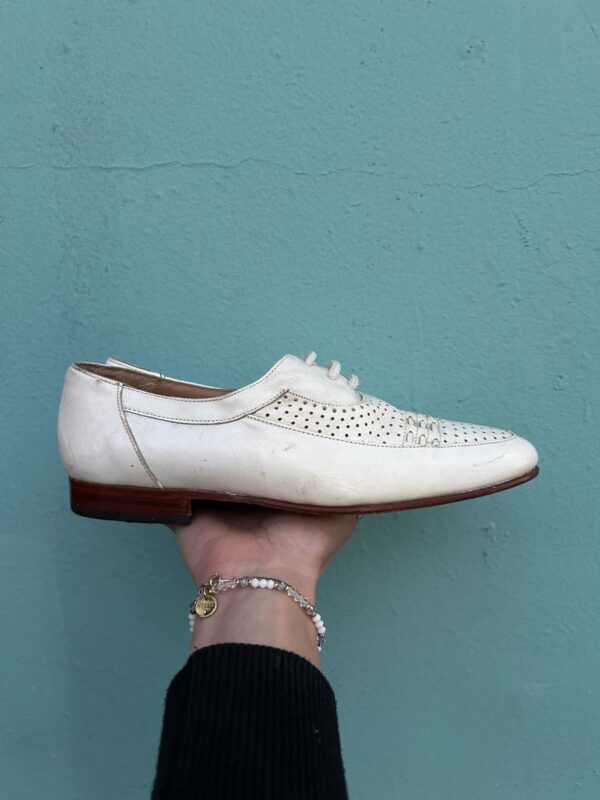 POINTED TOE PERFORATED LEATHER WEAVE LACE UP OXFORD SHOES WHITE LACES