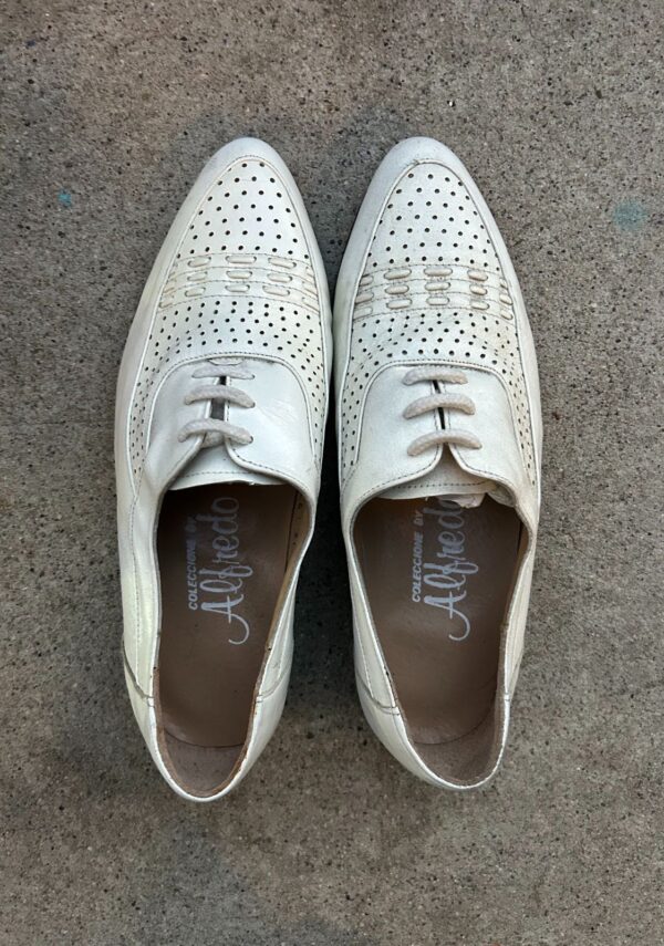 POINTED TOE PERFORATED LEATHER WEAVE LACE UP OXFORD SHOES WHITE LACES