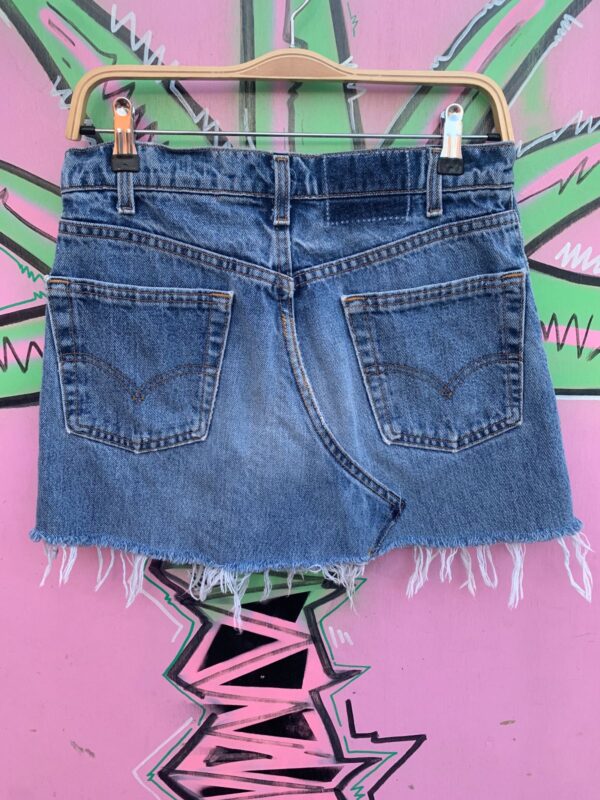 UPCYCLED LEVIS DENIM SKIRT FRONT ZIPPER DETAILS