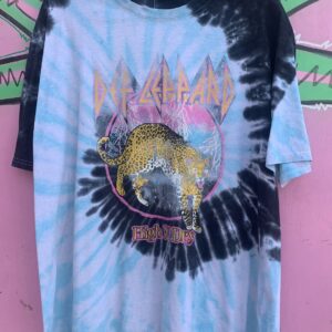 Photo detail:*AS-IS* TIE DYE DEF LEPPARD HIGH N DRY CHEETAH REPOP GRAPHIC T SHIRT