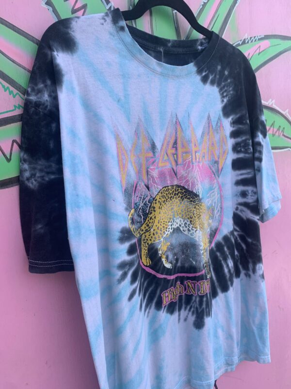 *AS-IS* TIE DYE DEF LEPPARD HIGH N DRY CHEETAH REPOP GRAPHIC T SHIRT