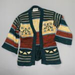 1970S STRIPED MARLED CARDIGAN SWEATER BOW & ARROW APPLIQUE DETAIL