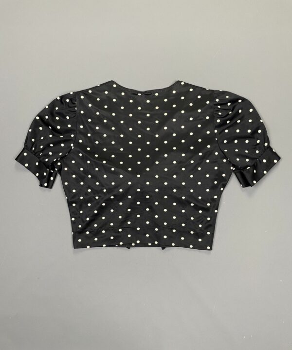 KILLER! 1970S POLKADOT CUFFED SLEEVE RUCHED CROPPED NYLON TOP TIE FRONT