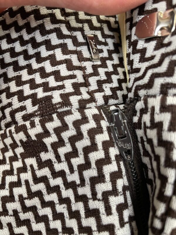 SO RAD!!! 1970S GEOMETRIC ZIGZAG PATTERN DOUBLE KNIT TROUSERS