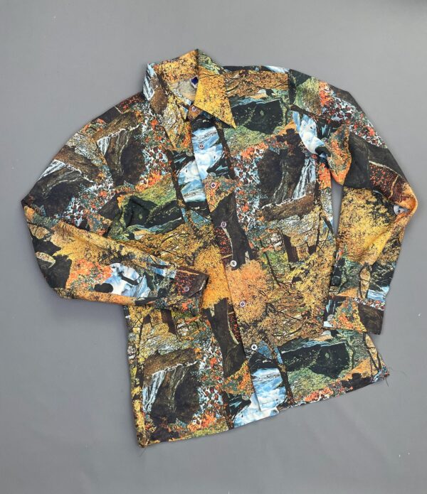 COOL! 1970S LONG SLEEVE BUTTON DOWN NYLON FOREST SCENE PICTURE SHIRT