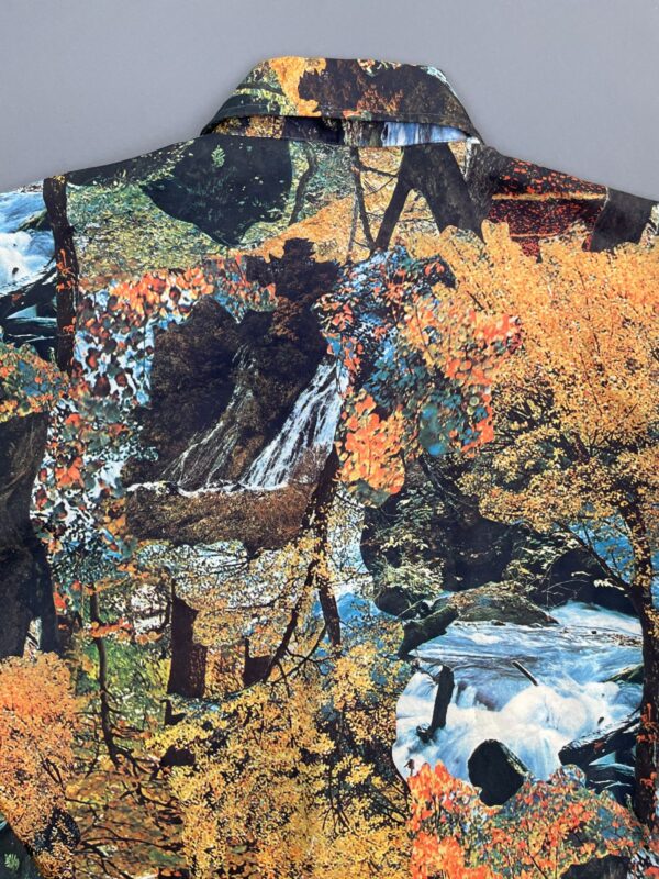 COOL! 1970S LONG SLEEVE BUTTON DOWN NYLON FOREST SCENE PICTURE SHIRT