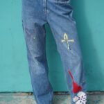 AMAZING!! 1970S WELT POCKET BELL BOTTOM JEANS W/ EMBROIDERED APPLIQUE DESIGNS