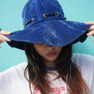 Photo detail:AMAZING!!! 1960S-70S CRUSHED VELOUR FLOPPY HAT EYELET & DRAWSTRING DETAIL