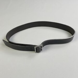 Photo detail:CLASSIC BLACK LEATHER DRESS BELT SIMPLE SQUARE SILVER BUCKLE, ANGLED BELT TIP