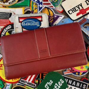 Photo detail:CLASSIC OXBLOOD LEATHER WALLET CONTRAST STITCHING, MONOGRAM INTERIOR