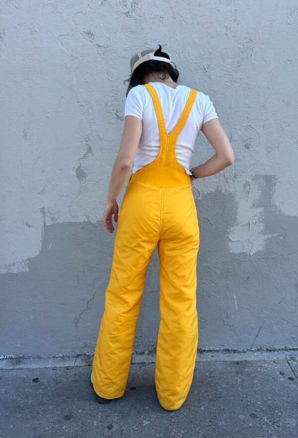 1970S TWO PIECE SUSPENDER SNOW BIB AND ZIP UP PUFFER JACKET