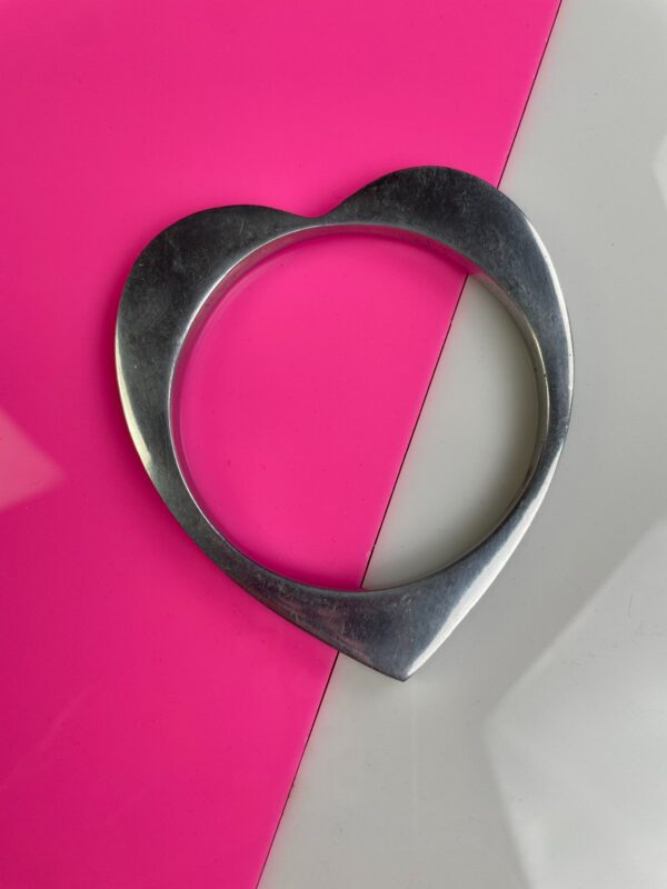 FUN! HEART SHAPED BRUSHED SILVER BANGLE BRACELET