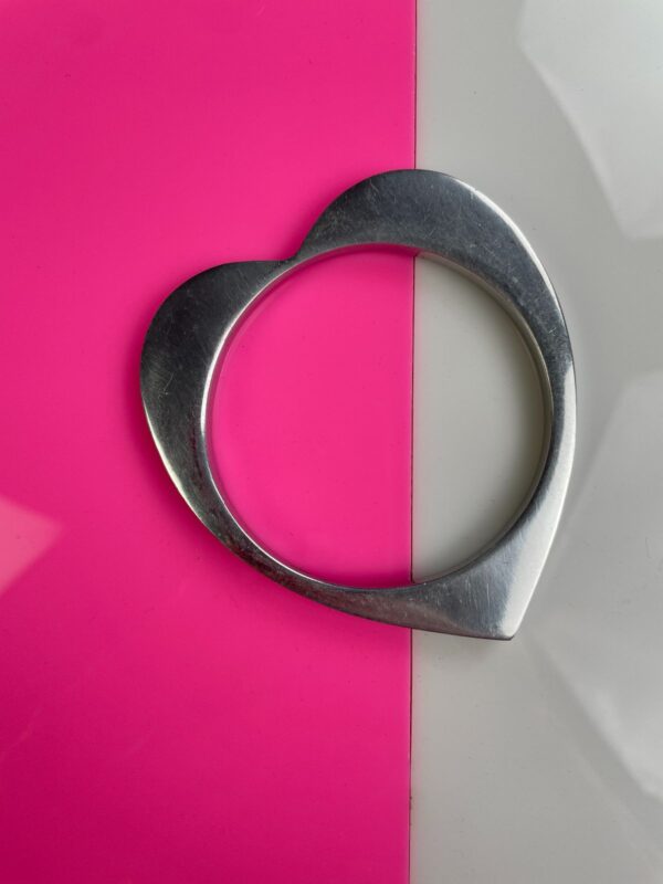 FUN! HEART SHAPED BRUSHED SILVER BANGLE BRACELET