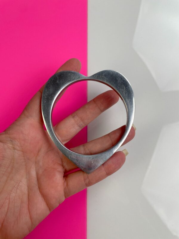 FUN! HEART SHAPED BRUSHED SILVER BANGLE BRACELET