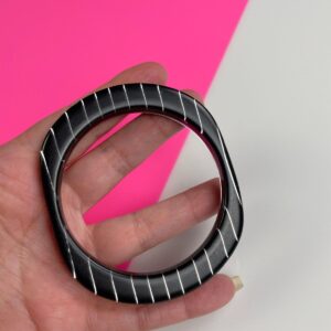 Photo detail:LAYERED ACRYLIC LUCITE METAL LINED INLAY BANGLE BRACELET