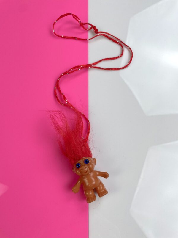 FUN! 1980S VINTAGE OVERSIZED TROLL DOLL TOY NECKLACE