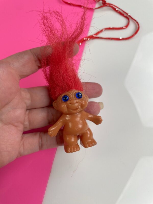 FUN! 1980S VINTAGE OVERSIZED TROLL DOLL TOY NECKLACE