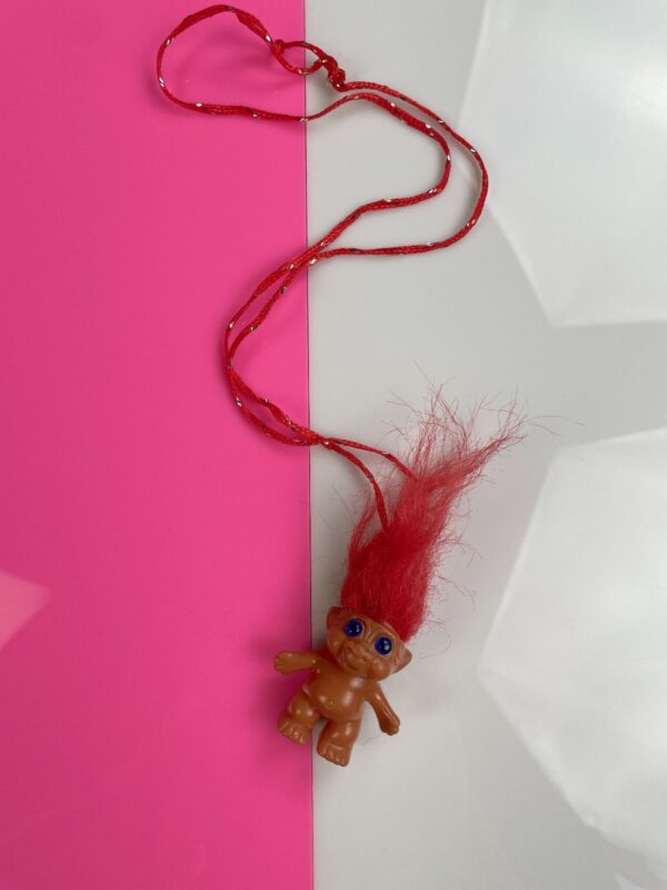 FUN! 1980S VINTAGE OVERSIZED TROLL DOLL TOY NECKLACE