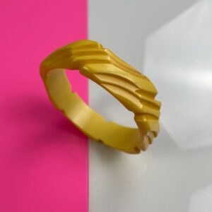 Photo detail:RETRO FUNKY GEOMETRIC CARVED BAKELITE BANGLE BRACELET