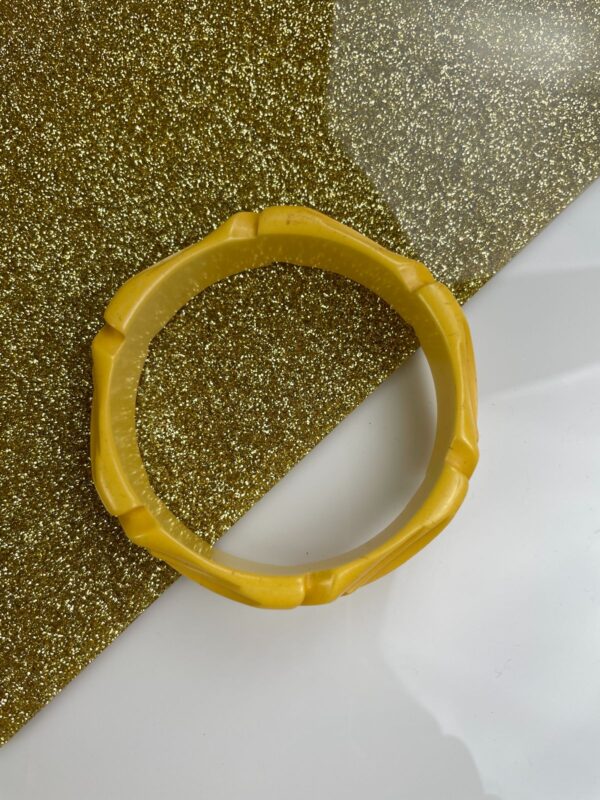 RETRO FUNKY GEOMETRIC CARVED BAKELITE BANGLE BRACELET