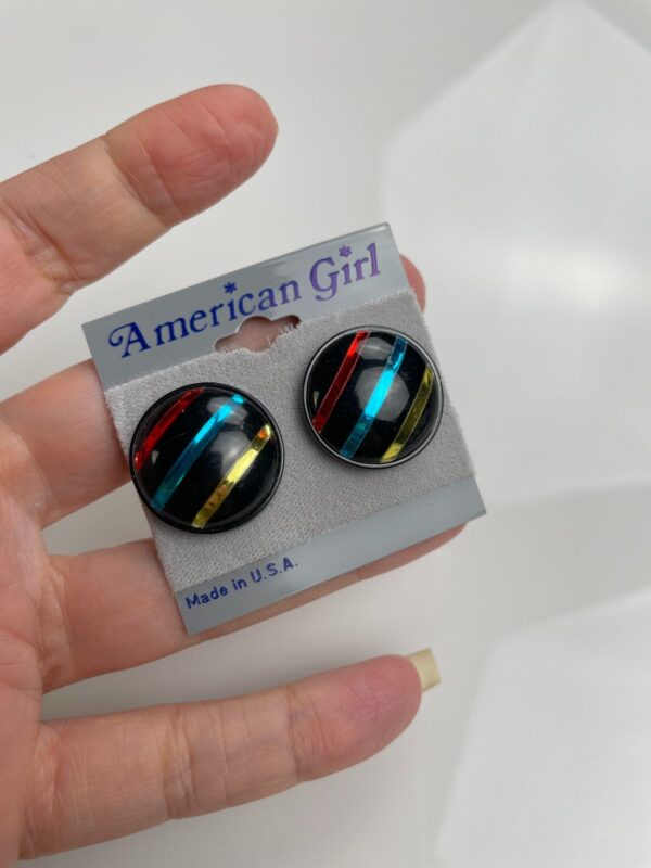 RAD! 1980S DEADSTOCK COLORED METALLIC STRIPE ACRYLIC INLAY CIRCULAR STUD EARRINGS