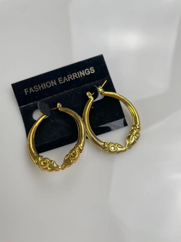 1990S DEADSTOCK ORNATE DOUBLE RAM OVAL HOOP EARRINGS