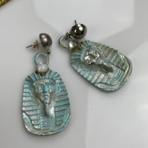 Photo detail:RAD! 1990S DEADSTOCK OXIDIZED KING TUT PENDANT EARRINGS