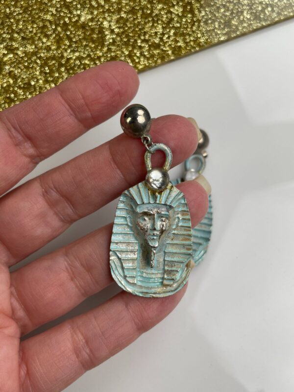 RAD! 1990S DEADSTOCK OXIDIZED KING TUT PENDANT EARRINGS