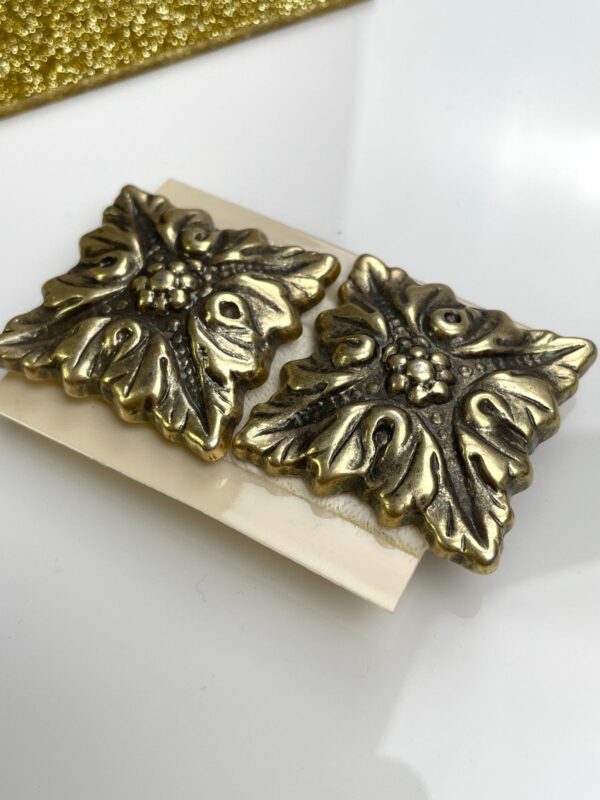 1980S DEADSTOCK OVERSIZED ORNATE & GILDED CARVED SQUARE POST EARRINGS