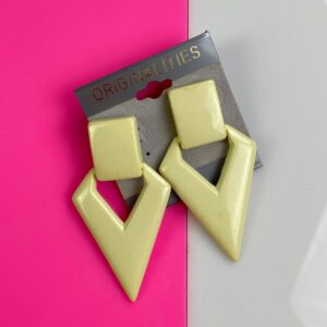 Photo detail:RETRO 1980S DEADSTOCK GEOMETRIC ACRYLIC EARRINGS