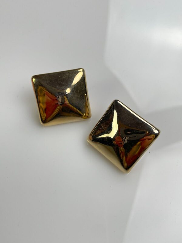 1990S DEADSTOCK HIGH POLISHED ROUNDED PYRAMID STUD POST EARRINGS