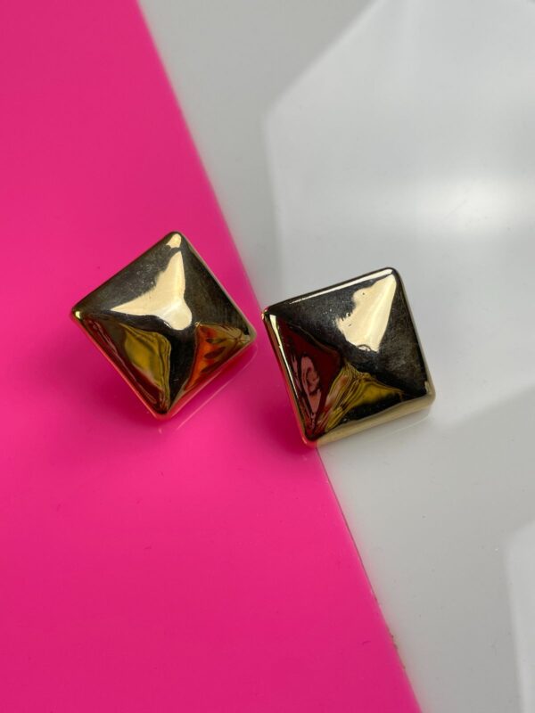 1990S DEADSTOCK HIGH POLISHED ROUNDED PYRAMID STUD POST EARRINGS