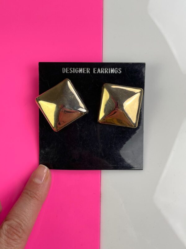 1990S DEADSTOCK HIGH POLISHED ROUNDED PYRAMID STUD POST EARRINGS