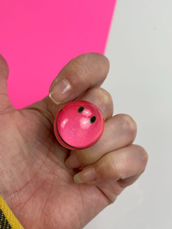 FUN! 1980S OVERSIZED CLEAR ACRYLIC BAUBLE SMILEY FACE RING