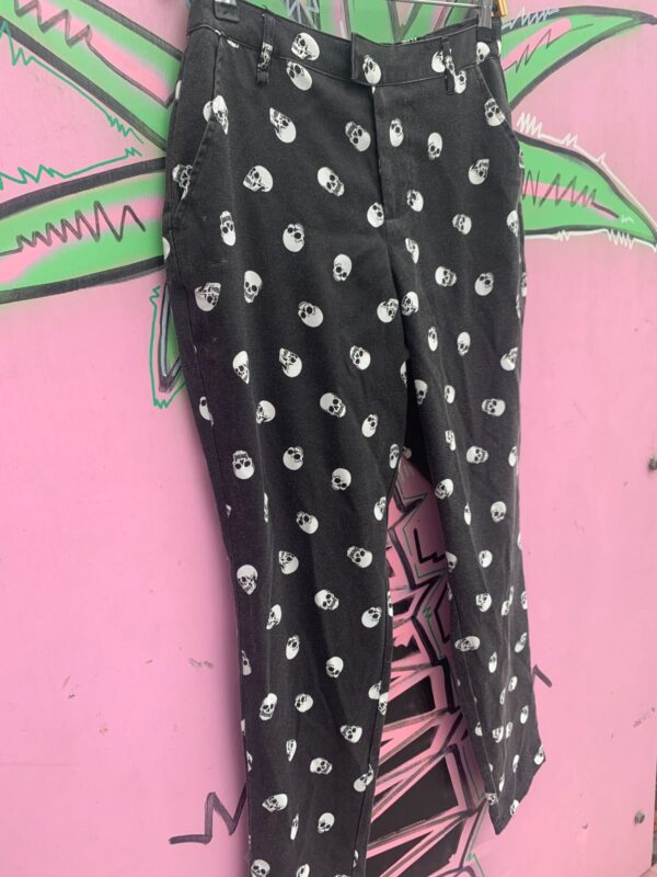 ALLOVER SKULL PRINT PANTS ELASTIC WAIST