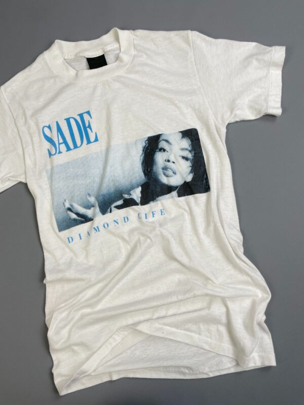 *AS-IS* SADE DIAMOND LIFE SINGLE STITCHED 50/50 T-SHIRT SMALL FIT