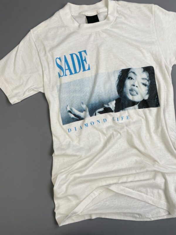 *AS-IS* SADE DIAMOND LIFE SINGLE STITCHED 50/50 T-SHIRT SMALL FIT